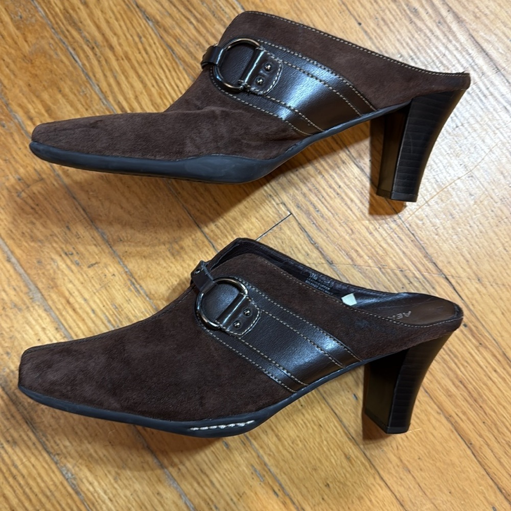 🌼AEROSOLES - BROWN SUEDE SLIP-ON - 3 INCH HEELS🌼 - Picture 3 of 11